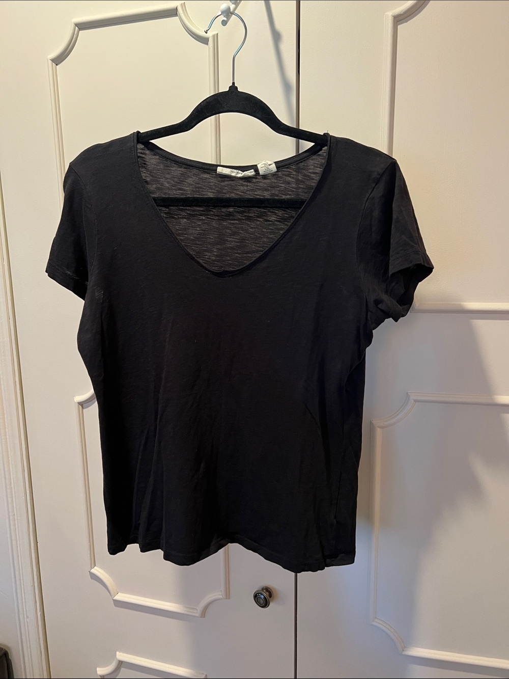 Christian Siriano Black V-Neck Short Sleeve Tee